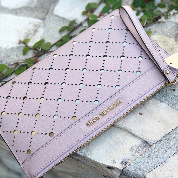 NWT Michael Kors XL Zip perforated Clutch pink - Picture 4 of 7